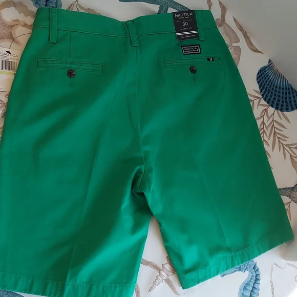 NWT, Nautica Men's 30" Waist Classic Fit Parrot Green Khaki Shorts - Picture 4 of 6